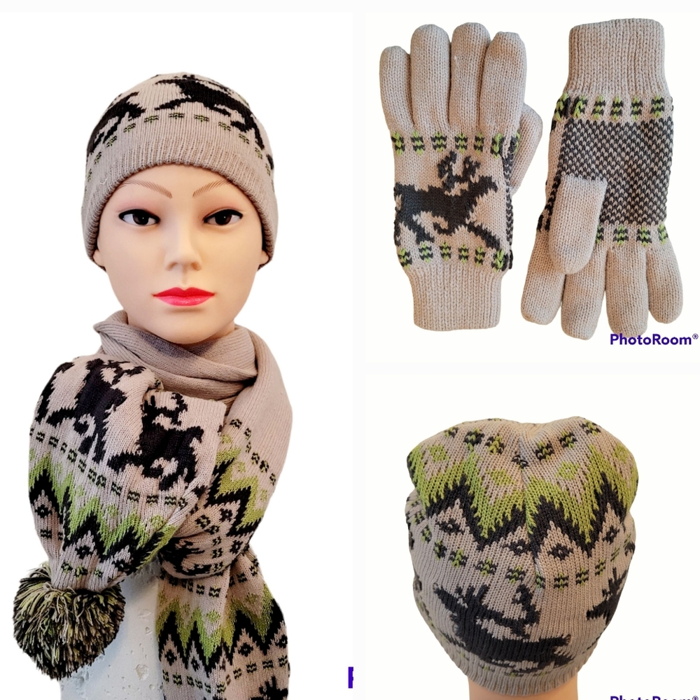 NWOT 3 in 1 Reindeer Pattern Knitted Hat/Scarf/Gloves Set